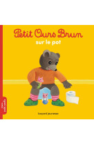 Petit ours brun sur le pot